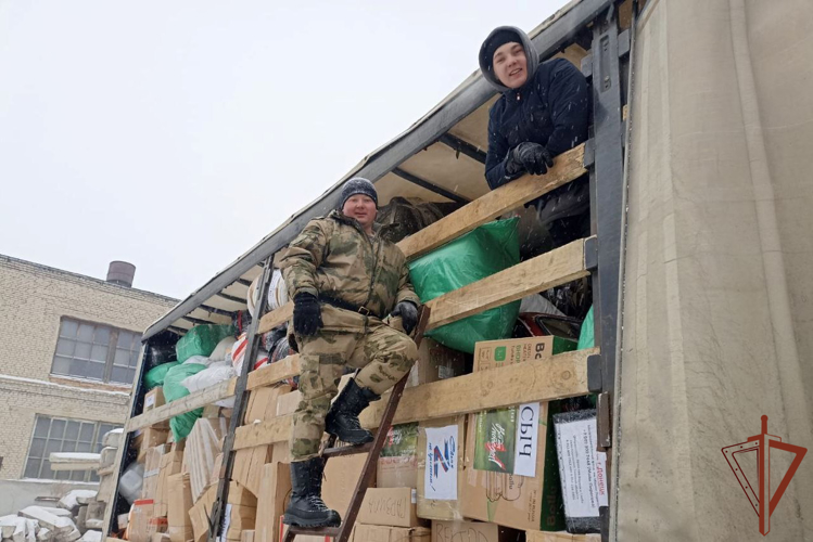 Росгвардейцы оказали содействие в отправке гуманитарной помощи в зону СВО из Томской области