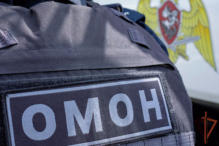 Росгвардеец спас от мошенников жительницу Мурманска 