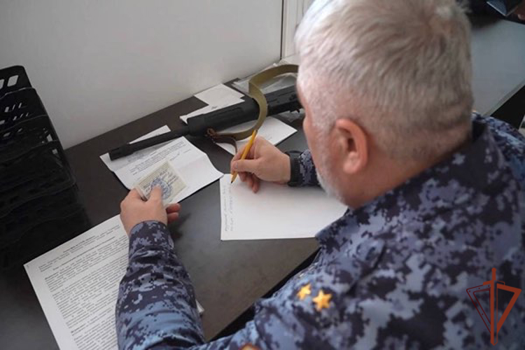 Управление Росгвардии по Чеченской Республике осуществляет передачу гражданского оружия для нужд СВО (видео)