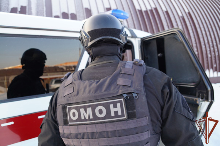 При силовой поддержке спецназа Росгвардии в Красноярском крае задержан подозреваемый в совершении особо тяжкого преступления 