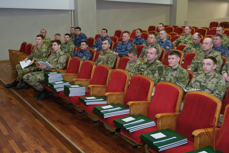В Уральском округе Росгвардии прошел учебно-методический сбор специалистов автобронетанковой службы