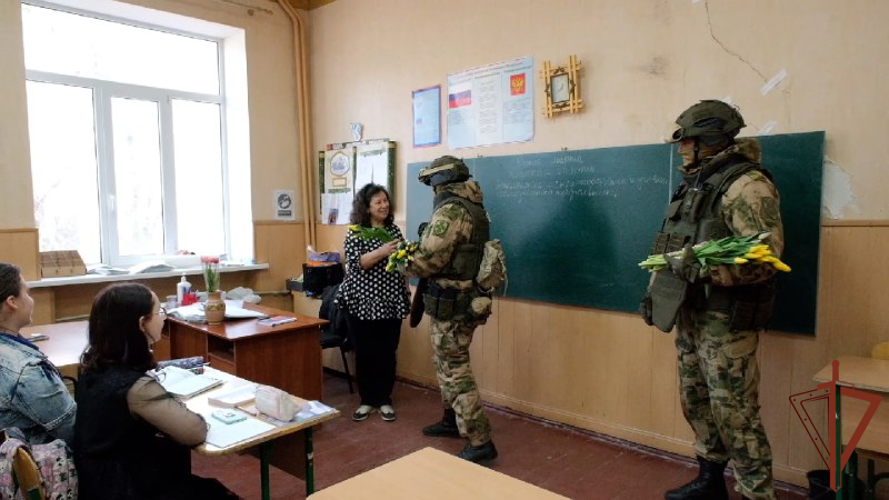 Росгвардия поздравила жительниц новых российских регионов с праздником (видео)