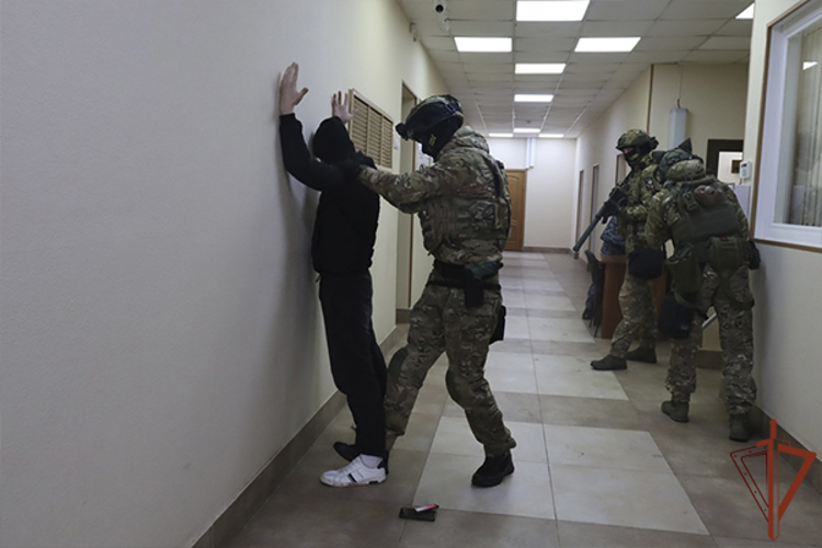 Росгвардия провела тактико-специальное занятие на охраняемом объекте в Магадане