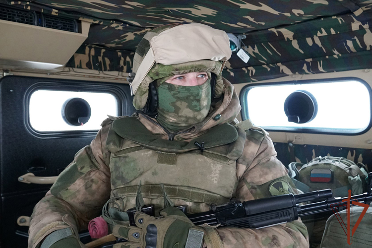 Выполняющий боевые задачи в зоне СВО росгвардеец рассказал о своем деде-фронтовике (видео)