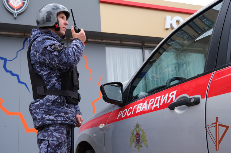 Потерявшегося ребенка разыскали росгвардейцы в Тамбове