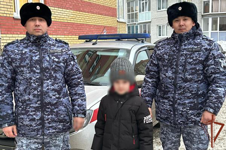 В Омске сотрудники Росгвардии помогли вернуть родителям пропавшего ребенка 