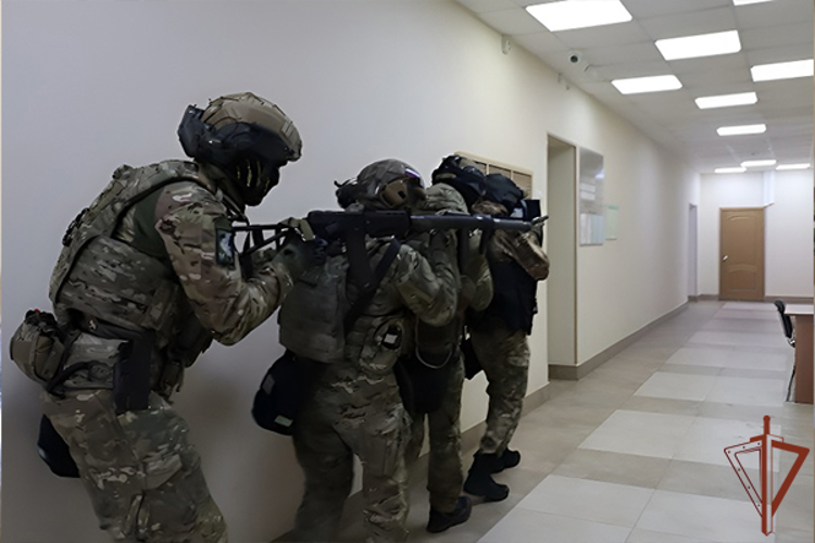 Росгвардия провела тактико-специальное занятие на охраняемом объекте в Магадане
