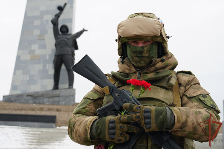 Выполняющий боевые задачи в зоне СВО росгвардеец рассказал о своем деде-фронтовике (видео)