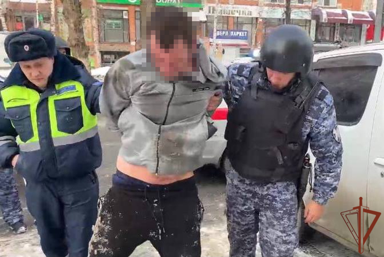 В Томске сотрудники Росгвардии по плану «перехват» задержали мужчину, подозреваемого в угоне автомобиля