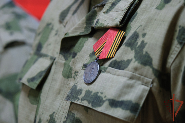 Военнослужащим Уральского округа Росгвардии вручены государственные награды