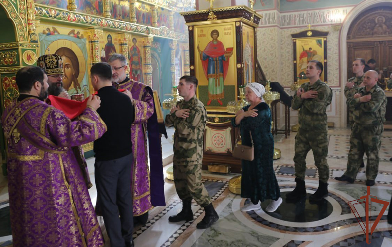 В войсковом храме грозненского соединения Росгвардии состоялось торжественное богослужение