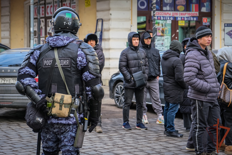 При содействии Росгвардии в Санкт-Петербурге прошел профилактический рейд (видео)