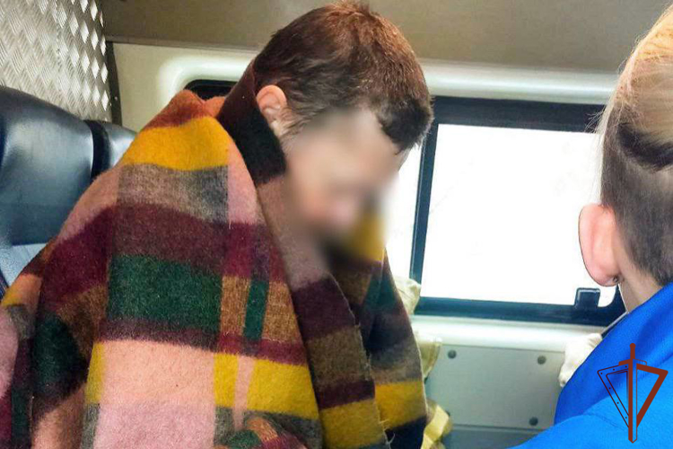 Провалившемуся под лёд в Подмосковье рыбаку на помощь пришли сотрудники Росгвардии