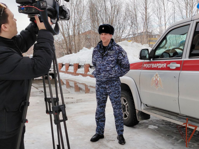 В свой профессиональный праздник росгвардейцы провели встречи с журналистами Урала