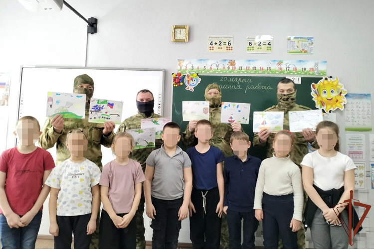 Росгвардейцы провели урок Мужества в подшефной школе в ЛНР
