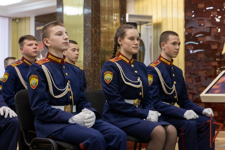 Генерал-полковник Алексей Воробьев встретился с кадетами Пермского президентского кадетского училища имени Героя России Федора Кузьмина и вручил награды офицерам Росгвардии