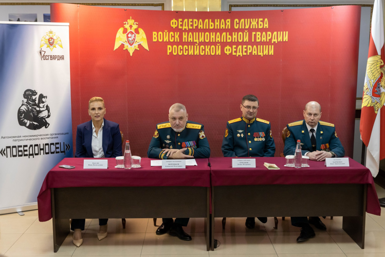 Генерал-полковник Алексей Воробьев встретился с кадетами Пермского президентского кадетского училища имени Героя России Федора Кузьмина и вручил награды офицерам Росгвардии