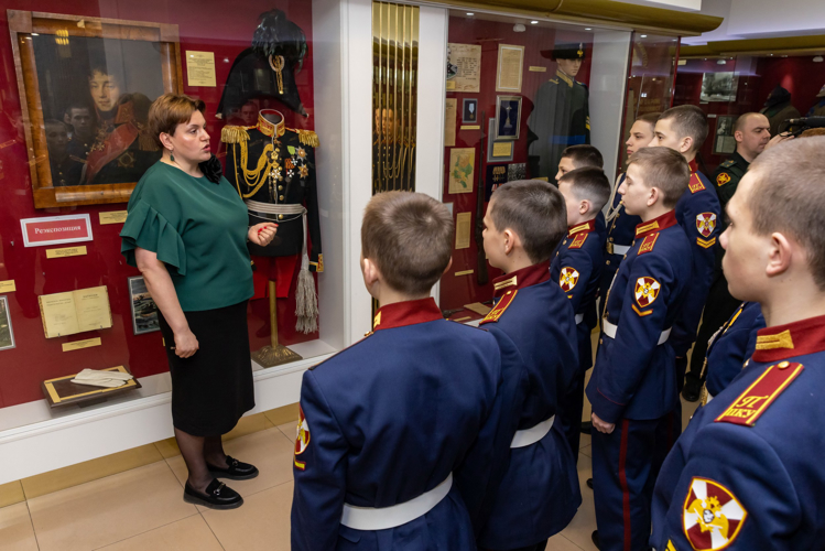 Генерал-полковник Алексей Воробьев встретился с кадетами Пермского президентского кадетского училища имени Героя России Федора Кузьмина и вручил награды офицерам Росгвардии