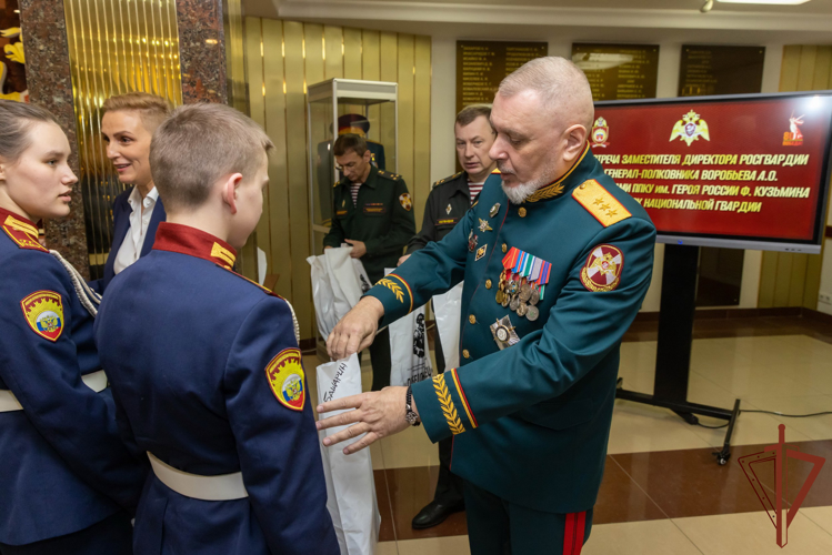 Генерал-полковник Алексей Воробьев встретился с кадетами Пермского президентского кадетского училища имени Героя России Федора Кузьмина и вручил награды офицерам Росгвардии
