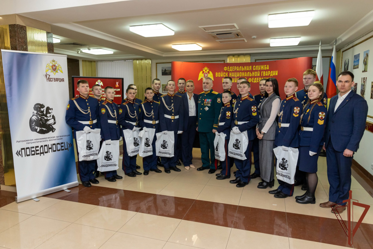 Генерал-полковник Алексей Воробьев встретился с кадетами Пермского президентского кадетского училища имени Героя России Федора Кузьмина и вручил награды офицерам Росгвардии