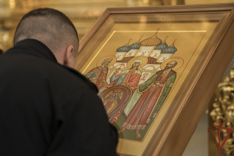 Икону небесных покровителей тверского СОБР Росгвардии передал сотрудникам спецподразделения глава местной митрополии 