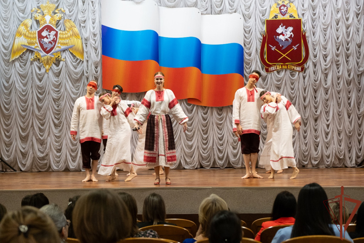 С 8 марта поздравили женщин в Уральском округе Росгвардии 