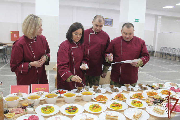 Лучшие мастера кулинарного искусства встретились на втором этапе конкурса специалистов продовольственной службы Сибирского округа Росгвардии в Томской области