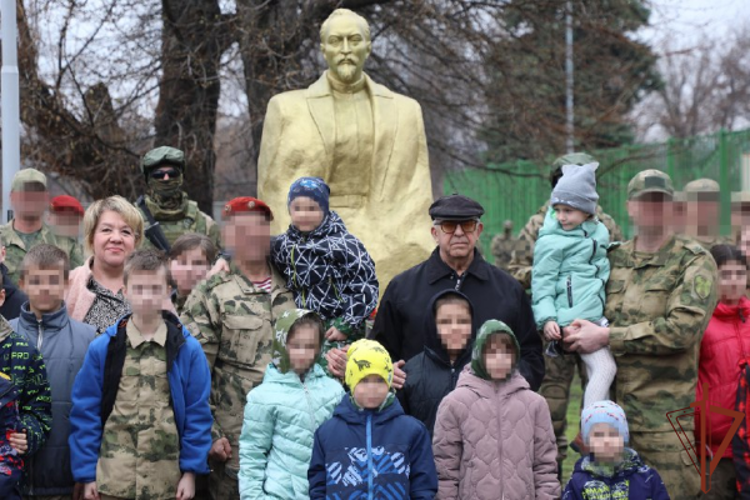 В Луганске росгвардейцы открыли памятник Феликсу Дзержинскому (видео)