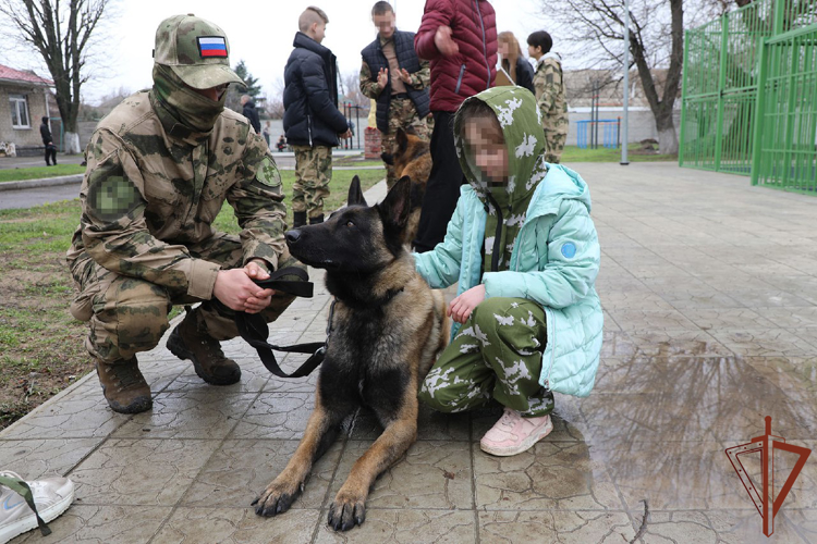 В Луганске росгвардейцы открыли памятник Феликсу Дзержинскому (видео)