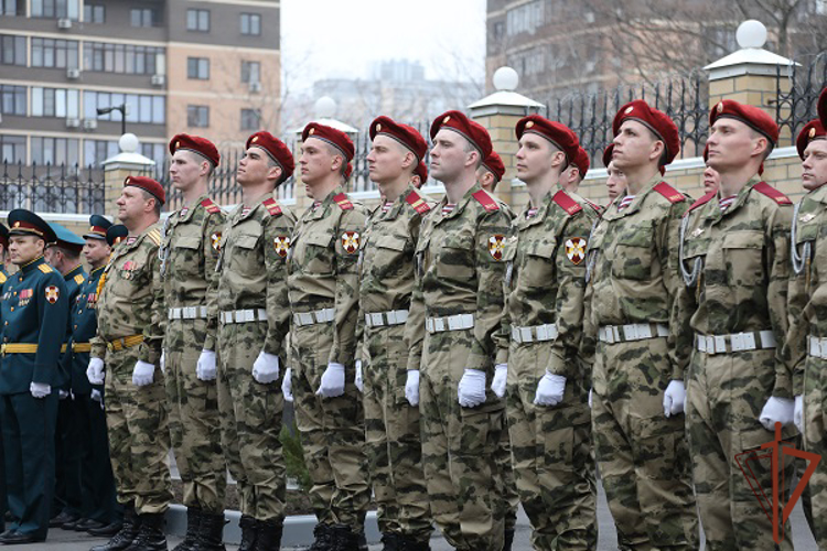 Мемориальную доску Герою России генерал-полковнику Михаилу Лабунцу открыли в Ростове-на-Дону