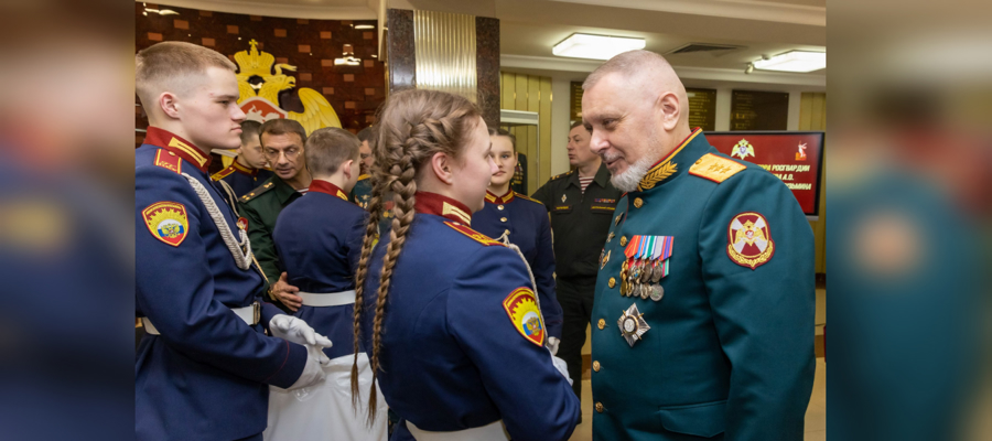 Генерал-полковник Алексей Воробьев встретился с кадетами Пермского президентского кадетского училища имени Героя России Федора Кузьмина и вручил награды офицерам Росгвардии