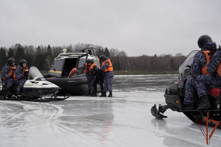 Росгвардия провела учения по пресечению диверсий на водоохранном объекте в Москве (видео)