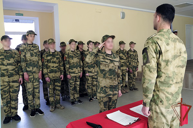 Ученики профильного класса Росгвардии приняли клятву кадета в Запорожской области