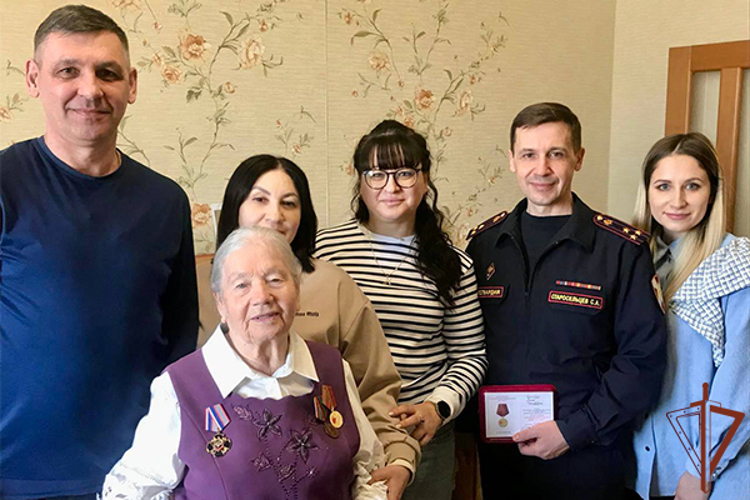 На Дальнем Востоке офицеры Росгвардии вручили ветеранам медали «80 лет Победы в Великой Отечественной войне 1941-1945 гг.»