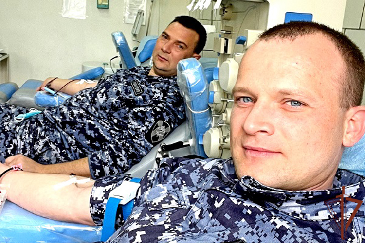 В Ялте росгвардейцы приняли участие в донорской акции