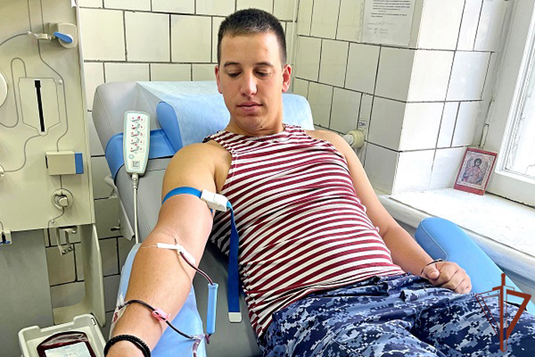 В Ялте росгвардейцы приняли участие в донорской акции