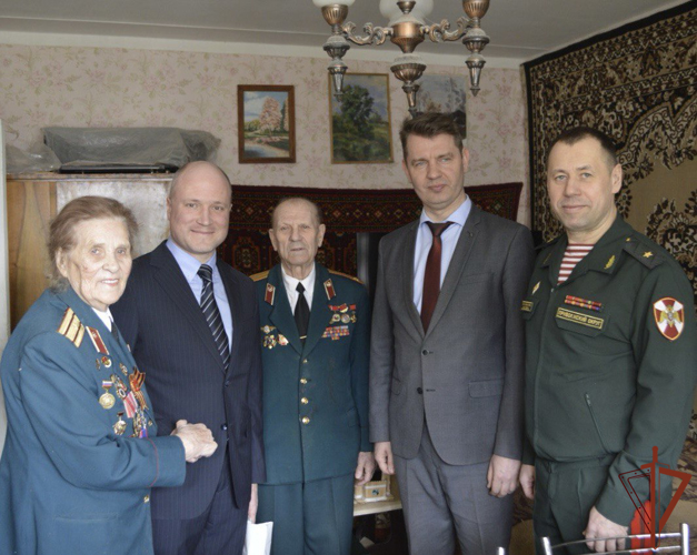Командир саровской дивизии Росгвардии вручил юбилейную медаль ветерану Великой Отечественной войны 