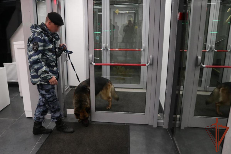 Росгвардейцы обеспечили безопасность матча КХЛ в Екатеринбурге 