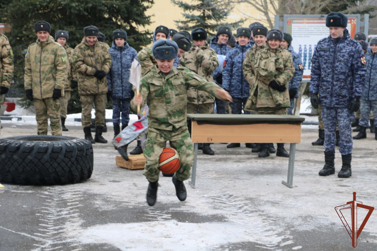 В Подмосковье военнослужащие Центрального округа Росгвардии приняли участие в праздновании Масленицы