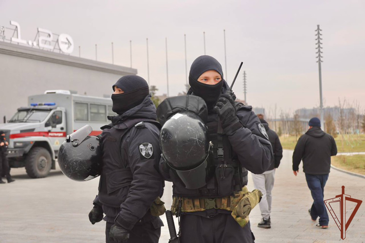 В Санкт-Петербурге безопасность матча КХЛ обеспечили росгвардейцы