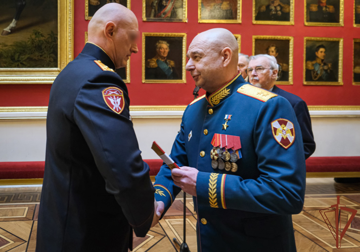 Командующий Северо-Западным округом Росгвардии вручил погоны высшим офицерам (видео)