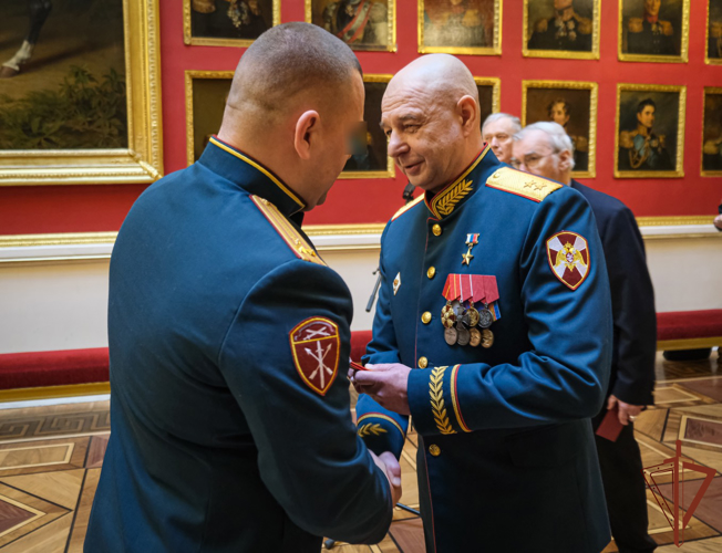 Командующий Северо-Западным округом Росгвардии вручил погоны высшим офицерам (видео)