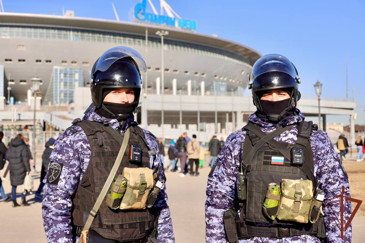 В Санкт-Петербурге росгвардейцы обеспечили безопасность футбольного матча 