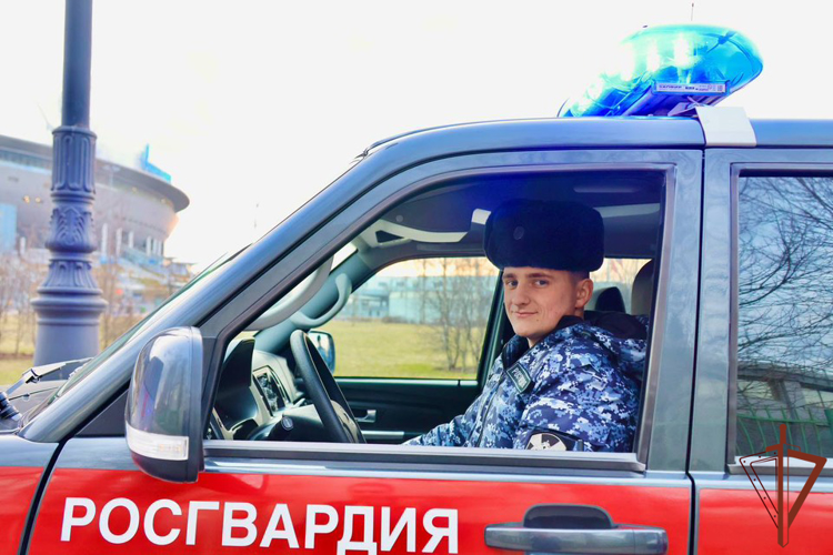 Безопасность футбольного матча в Санкт-Петербурге обеспечили росгвардейцы