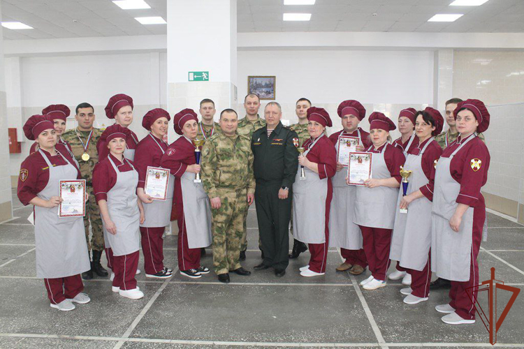 Лучшие мастера кулинарного искусства встретились на втором этапе конкурса специалистов продовольственной службы Сибирского округа Росгвардии в Томской области