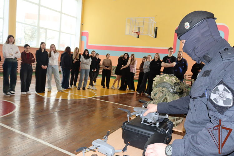 Военно-патриотические мероприятия с молодежью состоялись в Восточном округе Росгвардии  