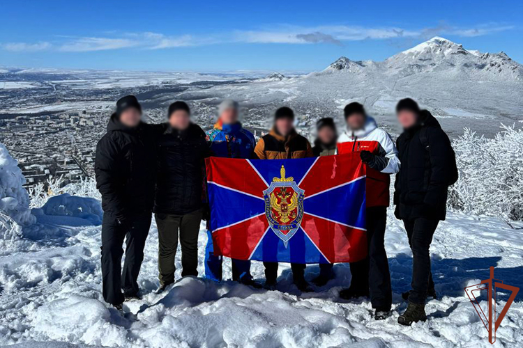 Военнослужащие и сотрудники военной контрразведки совершили восхождение на гору Машук в Пятигорске