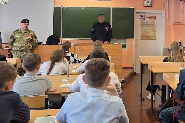 Уроки мужества и дни открытых дверей провели росгвардейцы в Сибирском федеральном округе