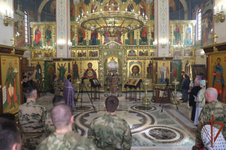 В войсковом храме грозненского соединения Росгвардии состоялось торжественное богослужение