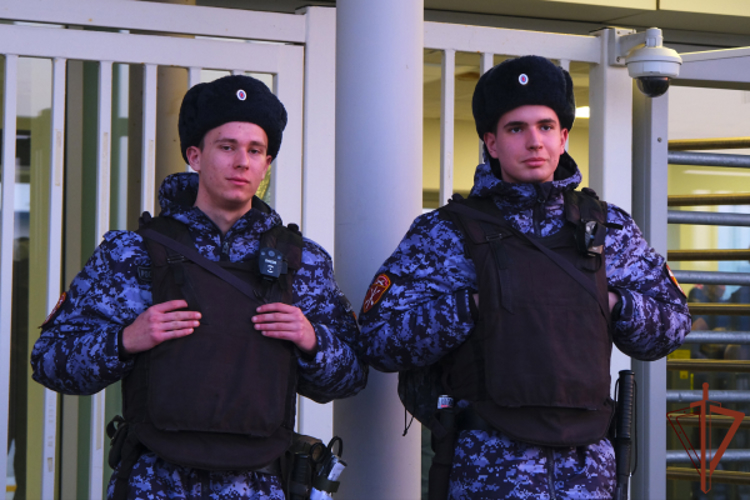 В Калининграде росгвардейцы обеспечили безопасность футбольного матча Первой лиги